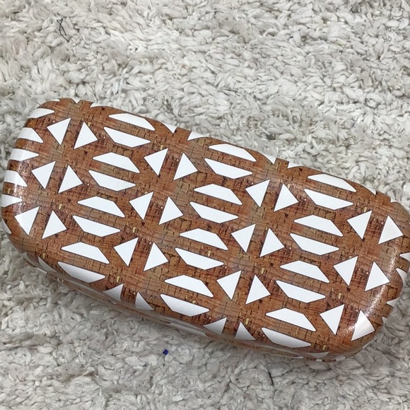 Stella & Dot case plus Juicy sunglasses - Picture 6 of 14